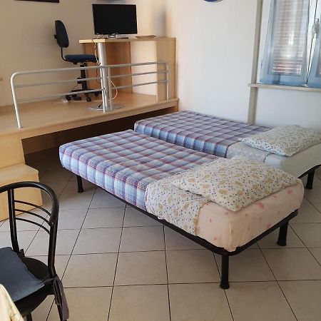 Monolocale A Peschiera Del Garda Vista Lago Apartment Luaran gambar